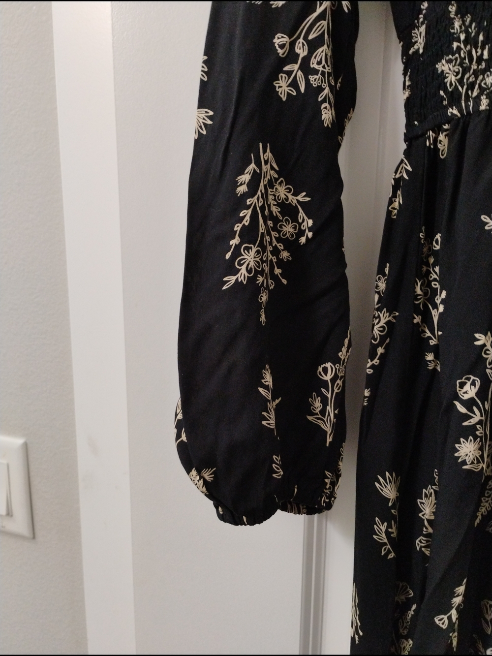 Cupshe Black Floral Long Sleeve Maxi Dress Smocked V-Neck Boho Size Medium - Picture 2 of 7
